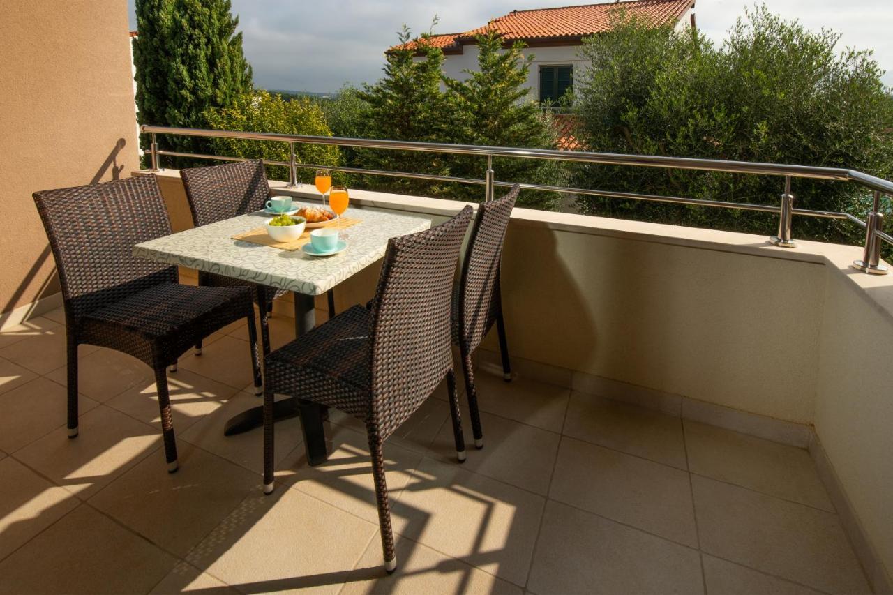 Apartments Oliva Премантура Екстериор снимка