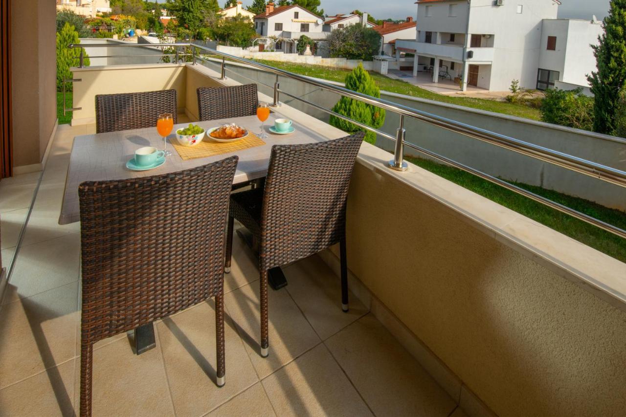 Apartments Oliva Премантура Екстериор снимка